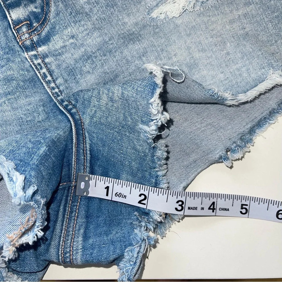 American Eagle Curvy Light Wash Distressed High Rise Denim Shorts 8 Women’s - Picture 9 of 13